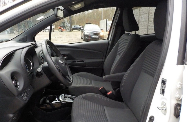 Toyota Yaris cena 32900 przebieg: 49871, rok produkcji 2019 z Stąporków małe 436